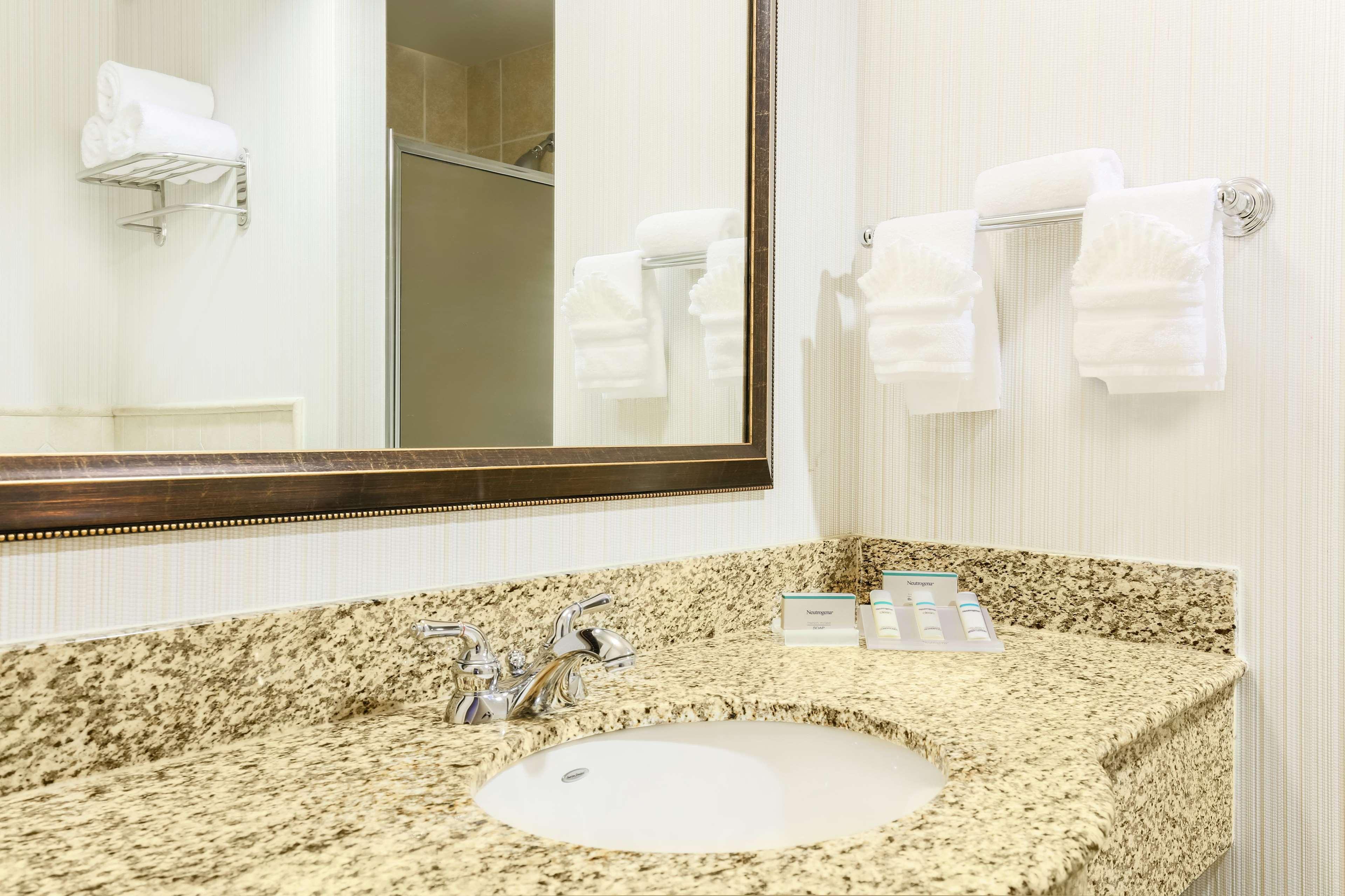 Hilton Garden Inn Dallas Lewisville Eksteriør billede